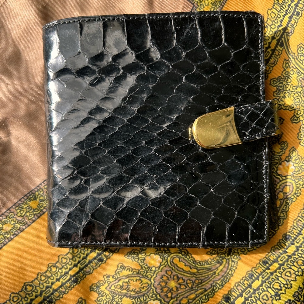 Beautiful real cobra made in France wallet. Vintage, extremely soft, like new.